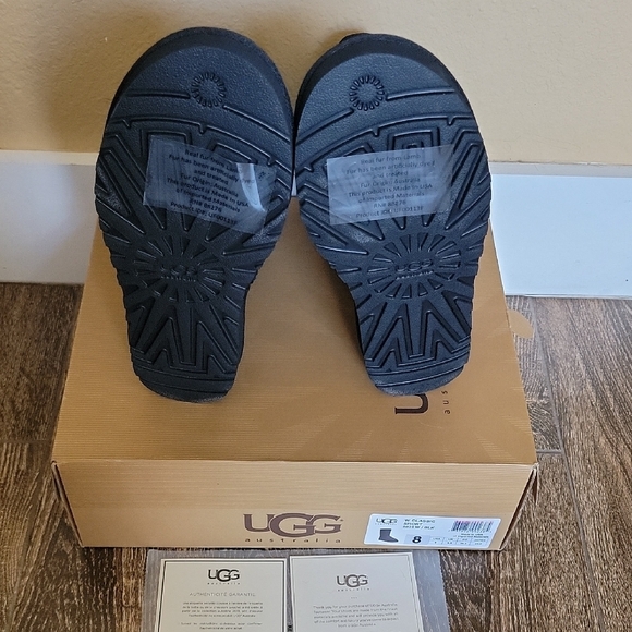 UGG Classic Black Winter Boots - Picture 7 of 16